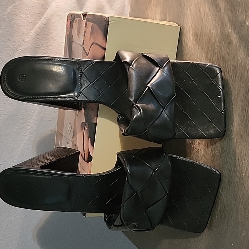 Shoes - Picture 2 of 6